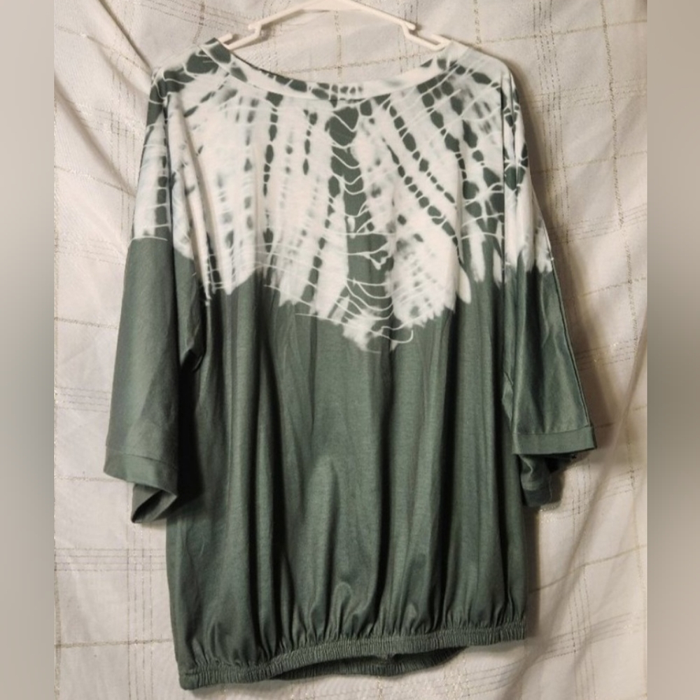 Jade green off shoulder tie dye top with 3/4 bell sleeves.  Size Large